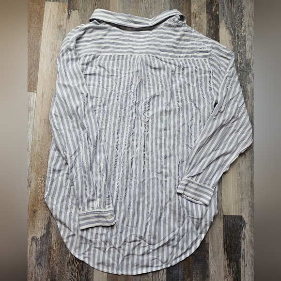 Rails Women's Small Blue White Stripes Blouse Half Button Rounded Hem - Picture 7 of 8